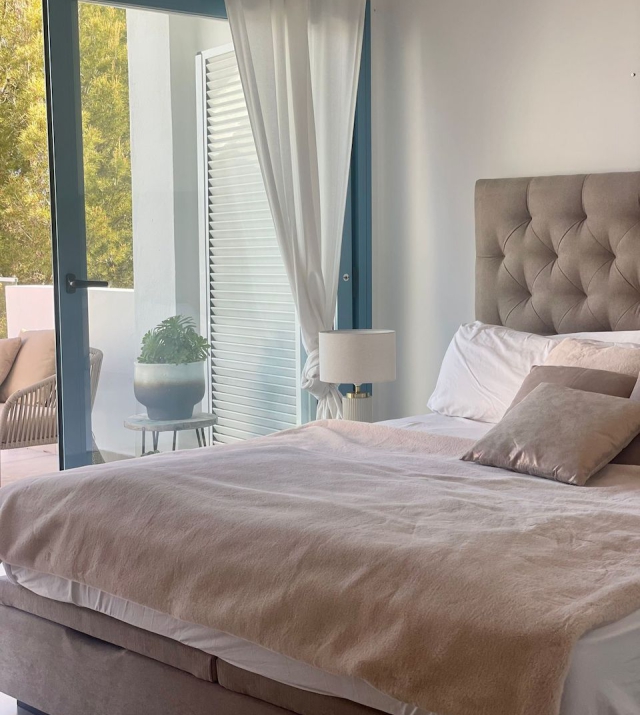 Resa estates ibiza huis huren cala tarida bedroom 1.jpg